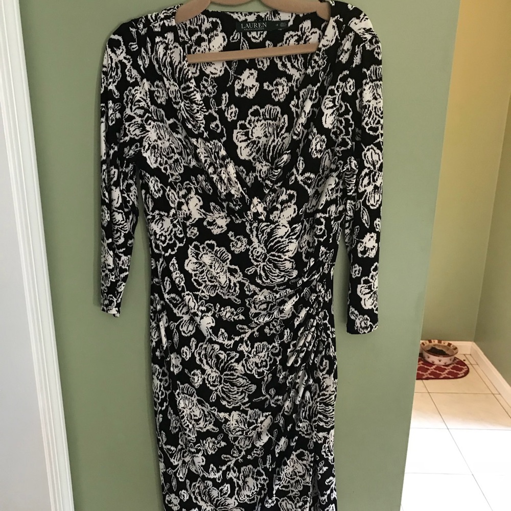 Black/white wrap dress